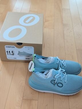BNIB OOFOS Most Blue Oomy Stride Lace-Up Athletic Recovery Sneakers - M11.5
